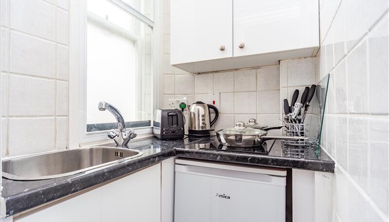 1 bed property in 39 Hill Street, London, London